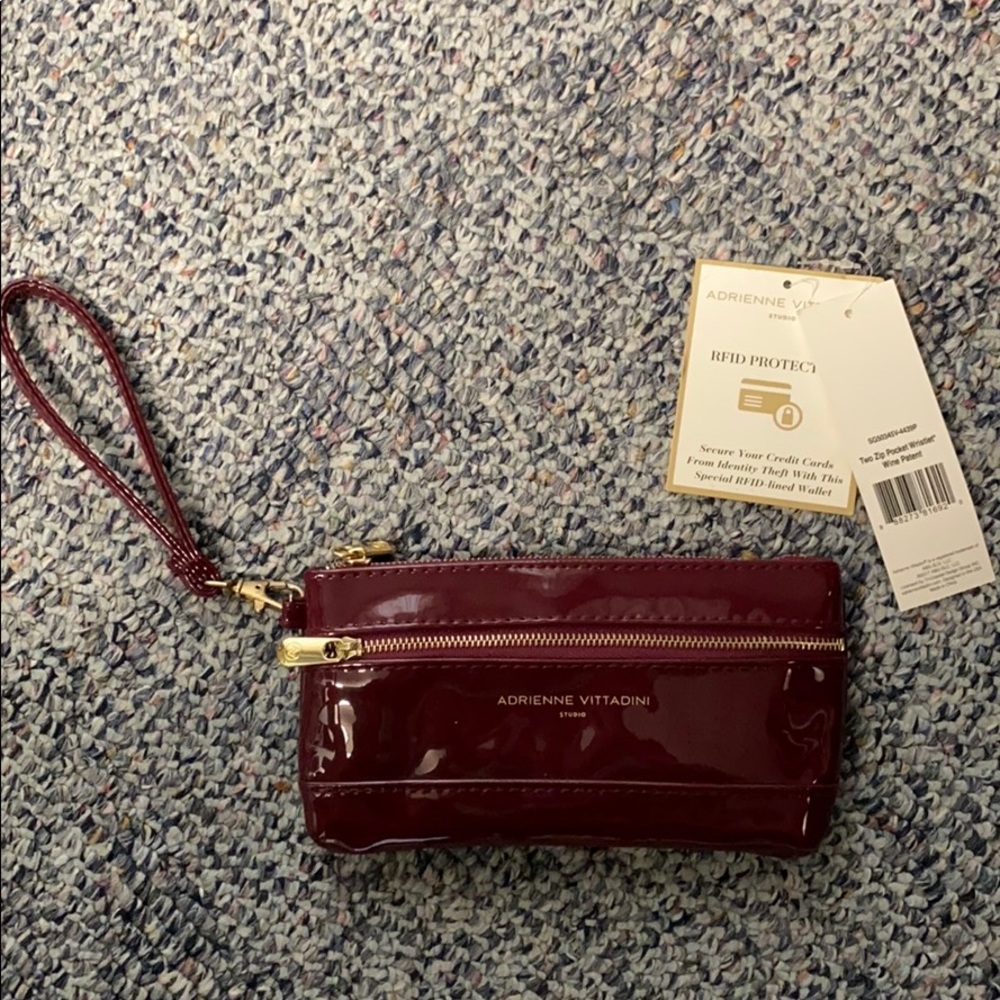 Adrienne Vittadini wristlet